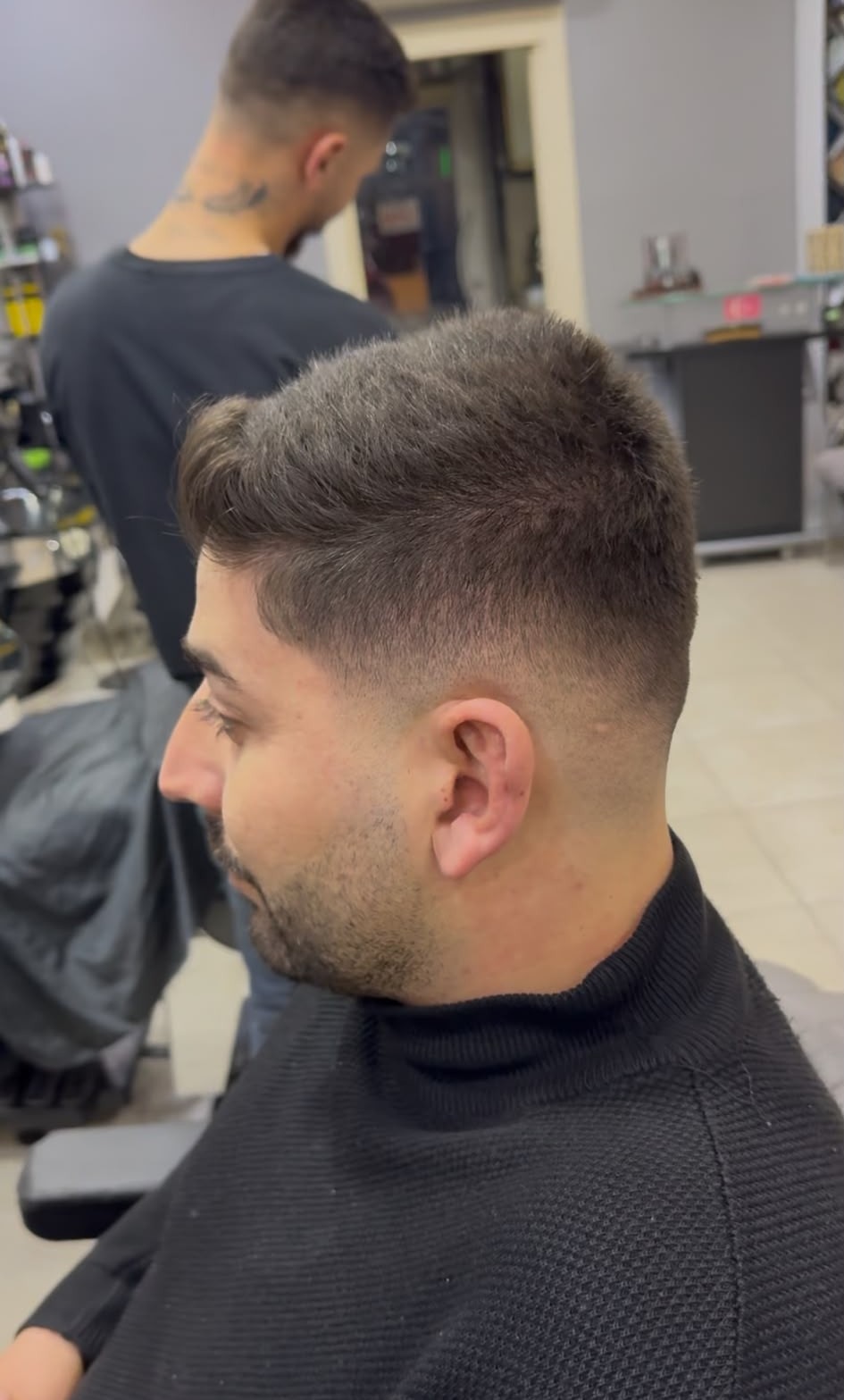 Dokulu crop ve fade kesim, salon