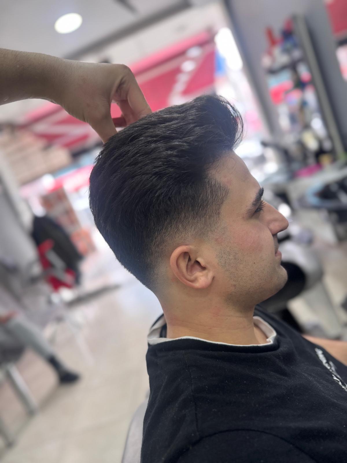 Pompadour yan fade detayı